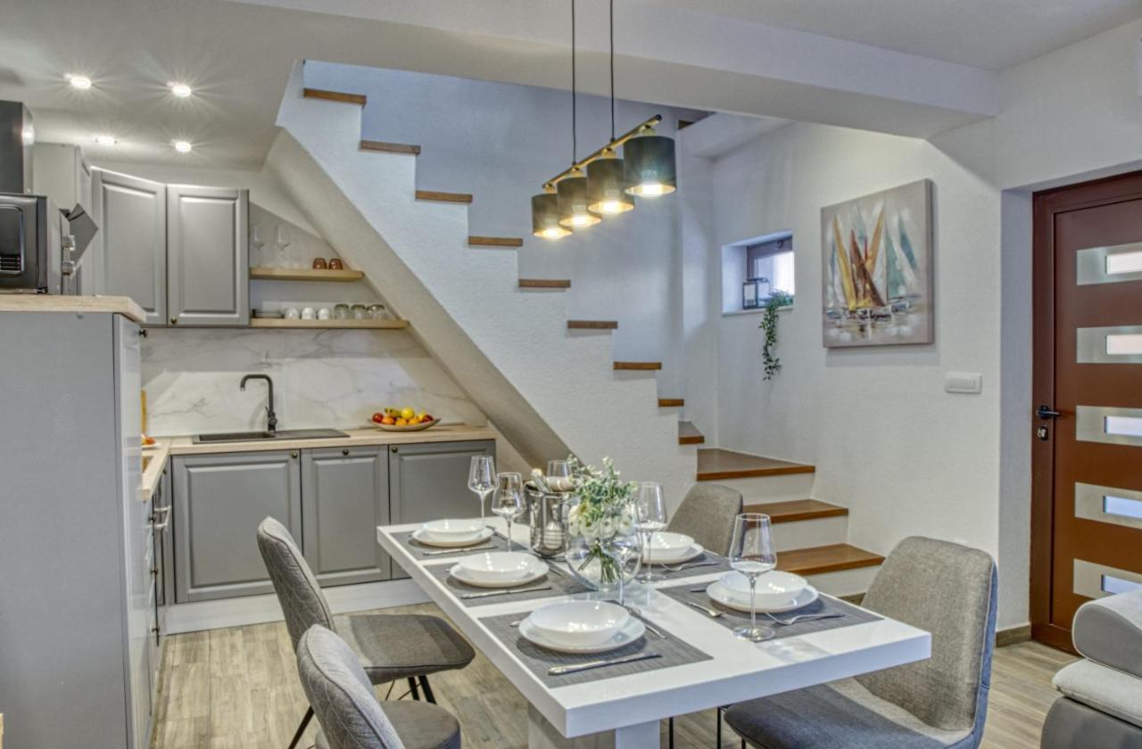 Su Casa - at Kastela OldTown Apartment Bagian luar foto