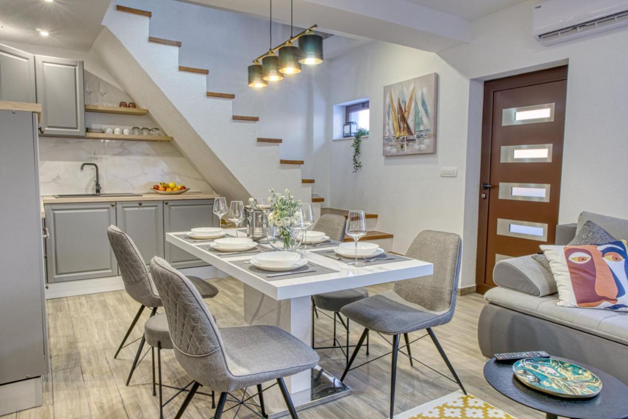 Su Casa - at Kastela OldTown Apartment Bagian luar foto